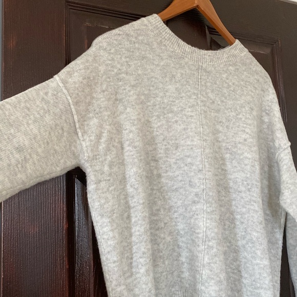 Light Heather Grey Long Sleeve Scoop Neck Sweater Size Small - Picture 3 of 4